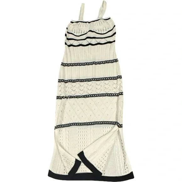 Elegant Cream and Black Knit Dress - Picture 15 of 16